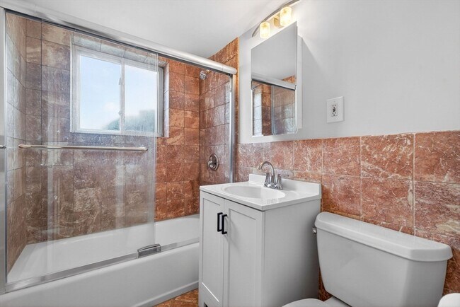 Building Photo - 20 Westgate Rd