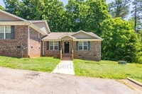 Building Photo - 1352 Snow Ct