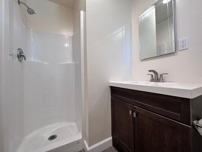 Building Photo - 45322 Saigon Ave