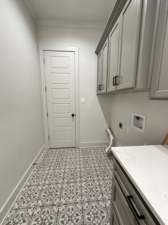 Building Photo - Close to WK Bossier and Barksdale Air Force Base.