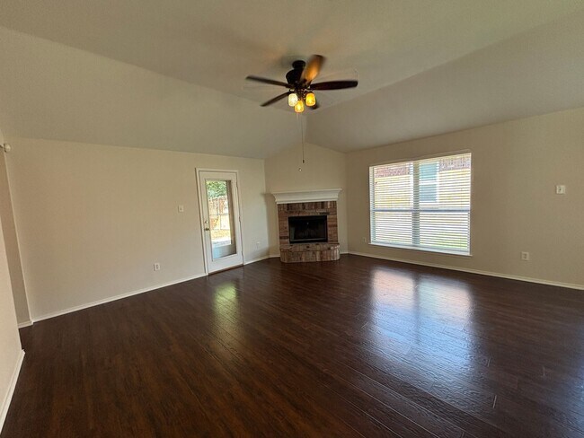 Building Photo - 4 BR/2BA | Updated Single Family Home | 2-Car Garage Parking | Fenced backyard