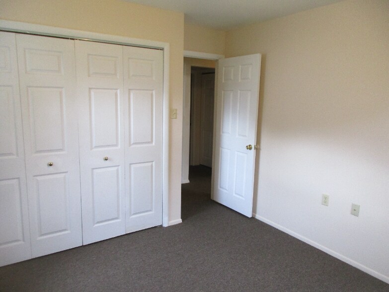 Building Photo - 733 Acadia Rd