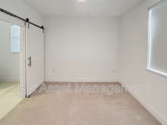 Building Photo - 223 Bolt Ct