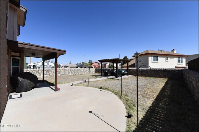 Building Photo - 5060 Silver Sands Ave