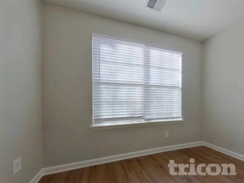 Building Photo - 207 Reserve Crossing