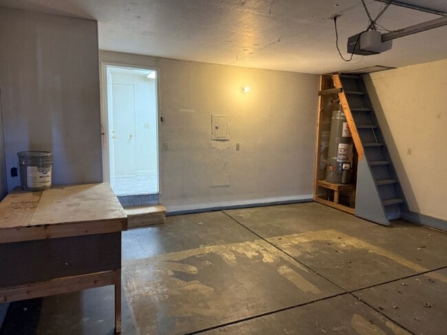 Building Photo - Browns Valley 3 Bedroom 2.5 Bath 2 Story w...