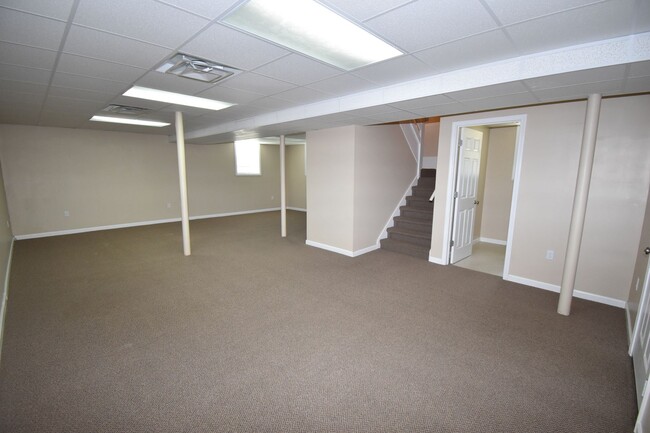 Building Photo - 3049 Westchester Dr