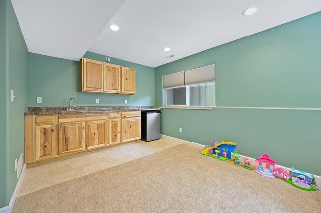 Building Photo - 77 N Park Ridge Rd