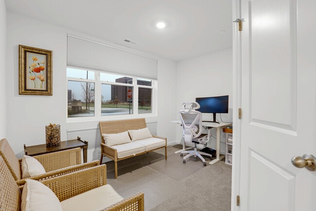 Building Photo - 1200 Lakepointe Dr