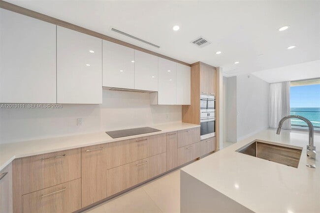 Building Photo - 153 N Seabreeze Blvd