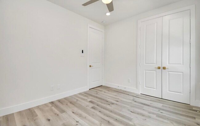 Building Photo - 6555 Sealey St