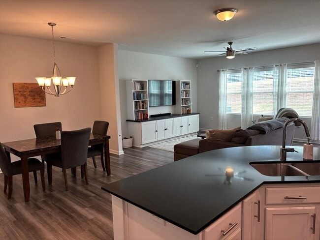 Building Photo - Beautiful 3-Bedroom Home in Copley Farm! Available Jul 1, 2026