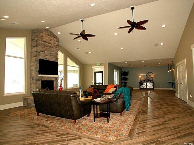 Building Photo - 714 S 150 E