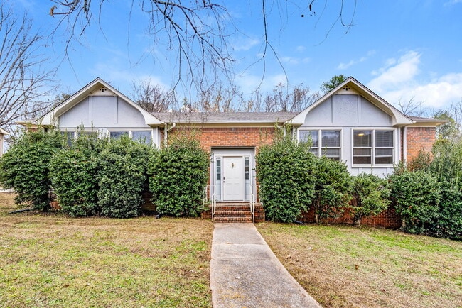 Building Photo - 800 Dunwoody Ln