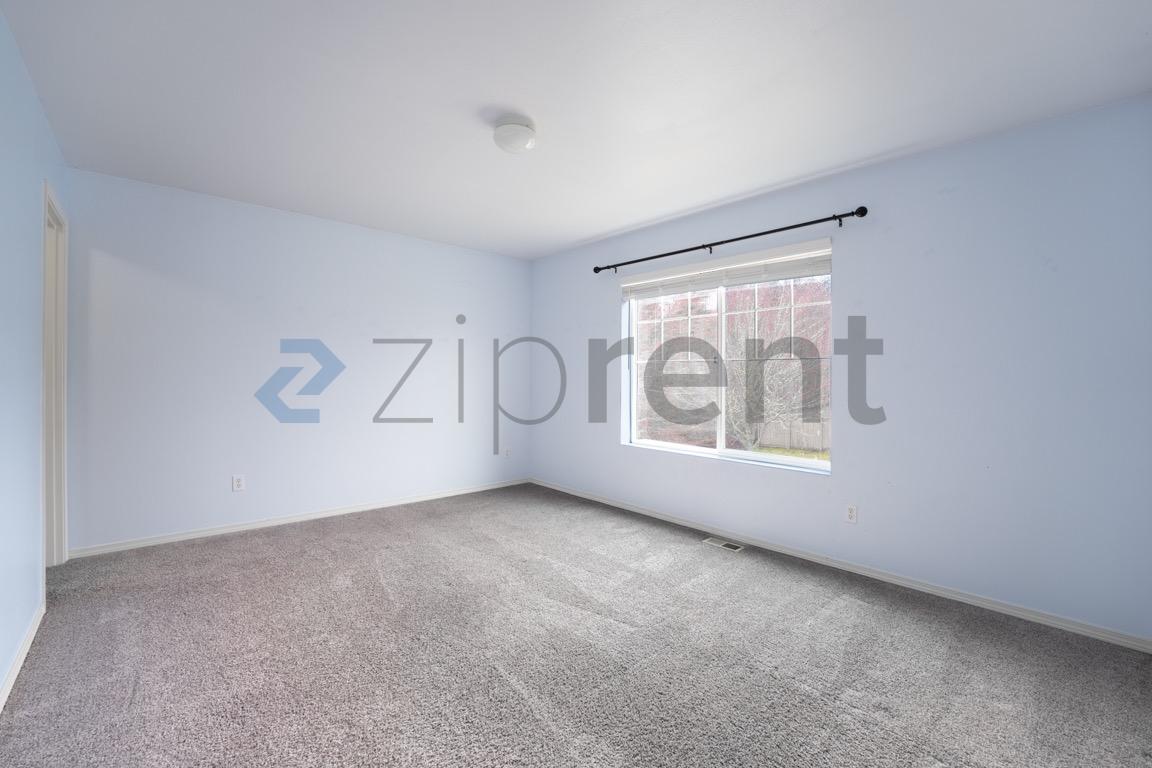 Building Photo - Unit