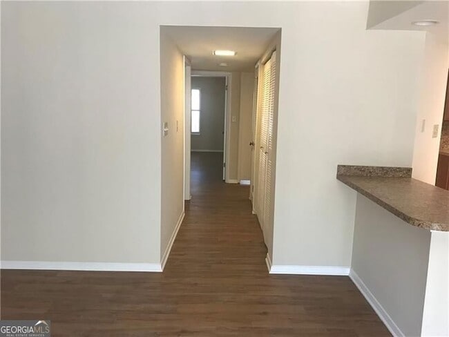 Building Photo - 2185 Palmyra Dr