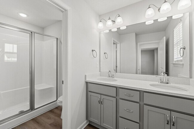 Building Photo - 1212 Vail Dr