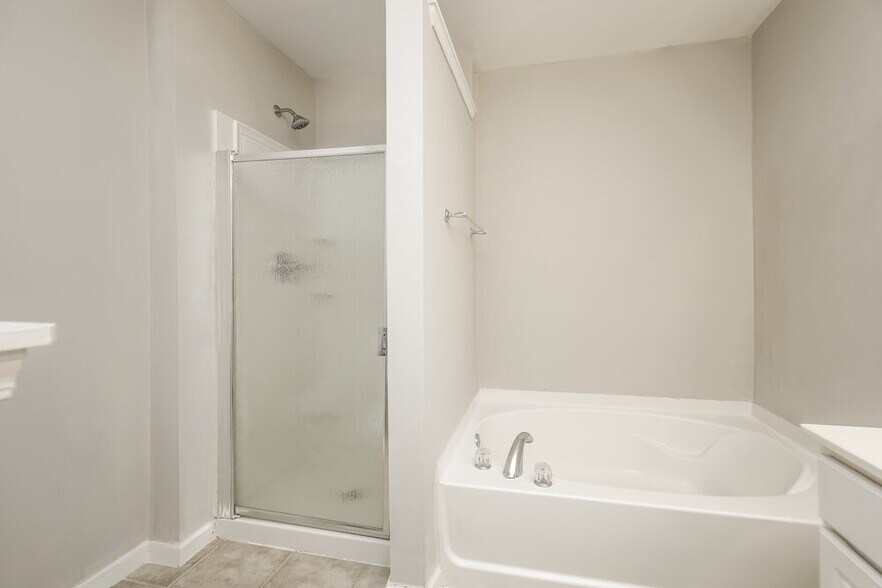 Building Photo - 713 Celeste Ln