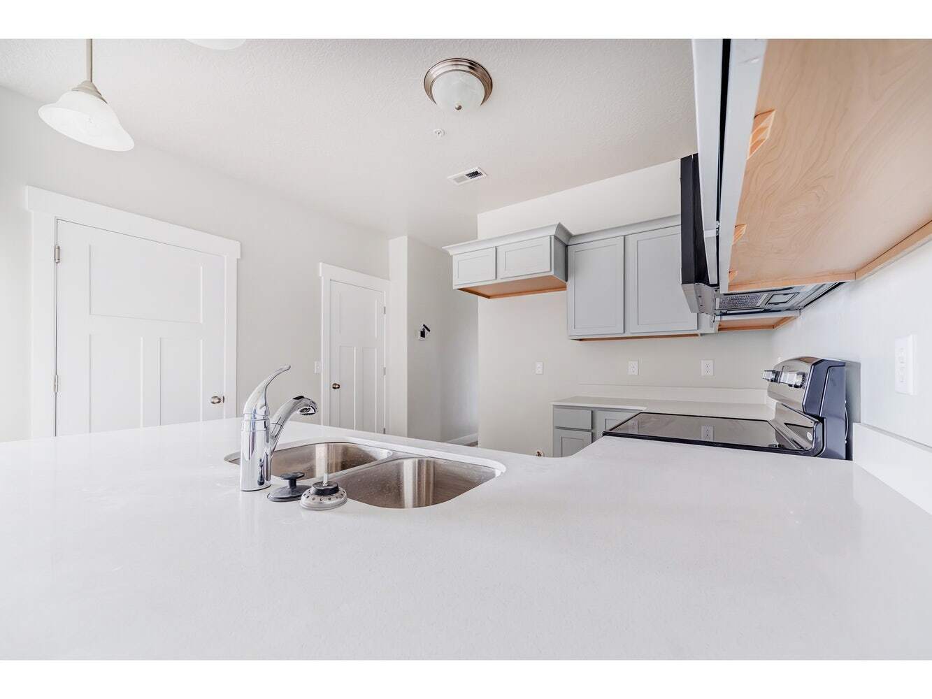 Kitchen - 620 n emery ln
