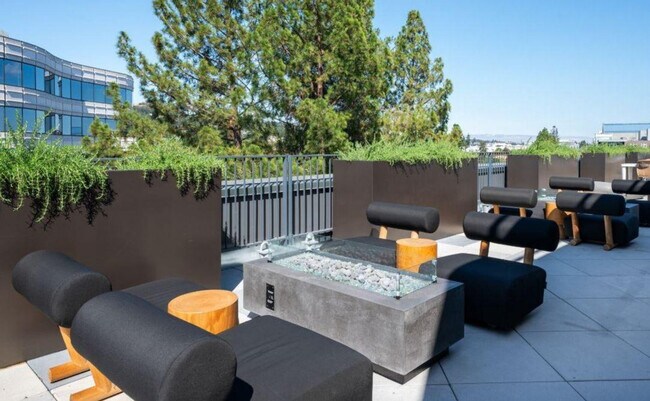 Building Photo - 1380 N California Blvd