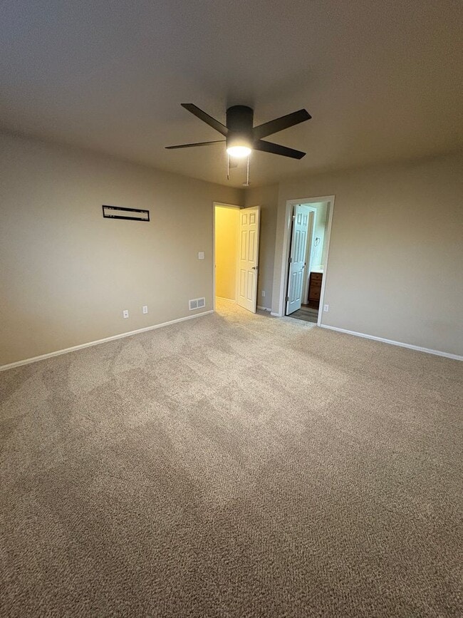 Building Photo - Lovely 3 bedroom/3 car tandem garage home in Lorson Ranch