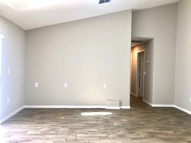 Building Photo - Wonderful 3/2 home in ORLANDO - GOLF COURS...