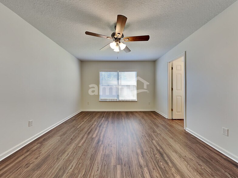 Building Photo - 716 Sid Dr