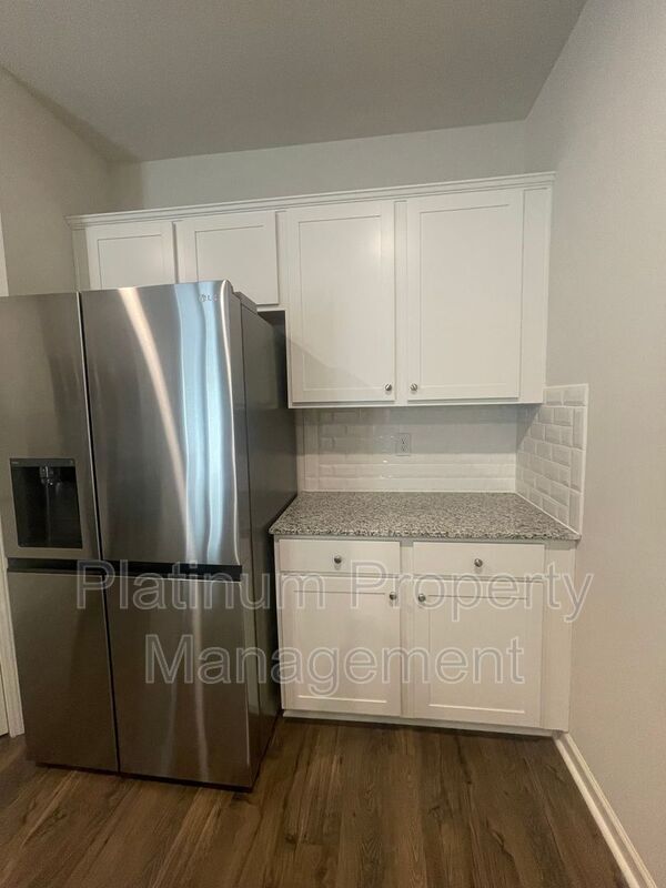 Building Photo - 551 Stoneybrook Dr