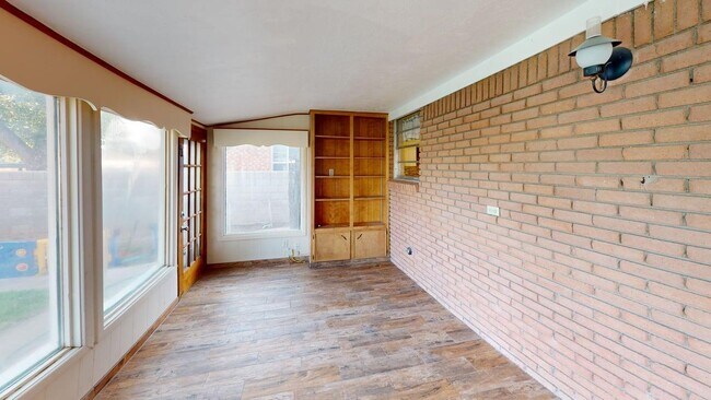Building Photo - 317 W Blanco Dr