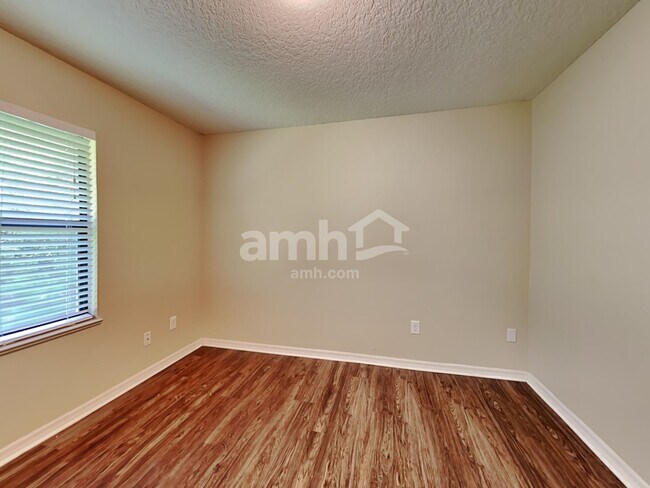 Building Photo - 2122 SW Burman Ln