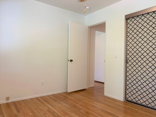 Building Photo - Four Bedroom in Crown Village