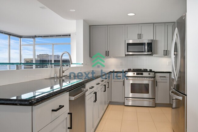 Building Photo - Stunning 2-Bed Corner Condo with Water and Mountain Views