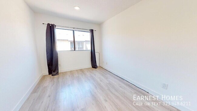 Building Photo - 9625 Sylmar Ave
