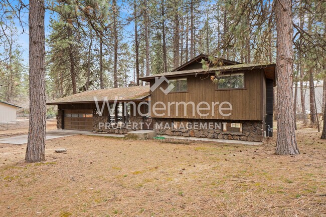 Building Photo - Country Living Multi Level in Ponderosa