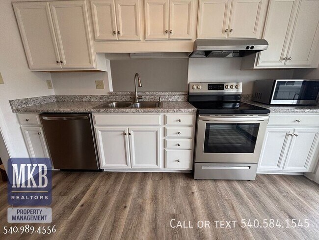 Building Photo - 2527 Gatehouse Ln