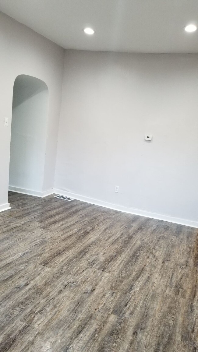 Building Photo - 2360 Pittock St