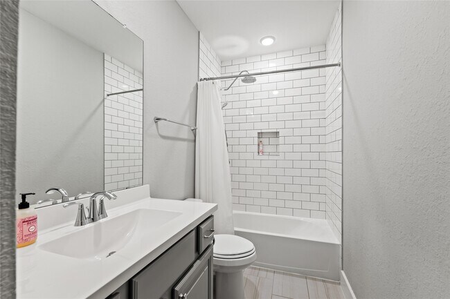 Building Photo - 1711 Leilani Dr