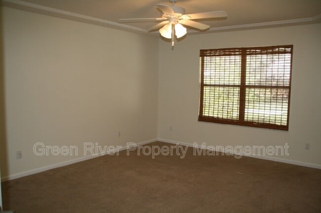 Building Photo - 6106 Pine Ave