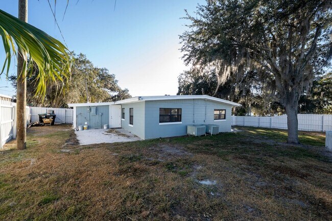 Building Photo - Completely Renovated 4/2 Home on a Corner Lot in the SODO Area of Orlando