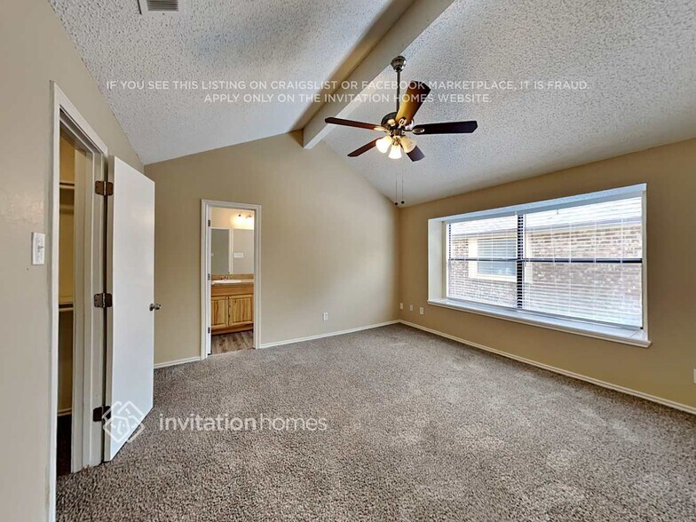 Building Photo - 2306 Lakeshore Ln