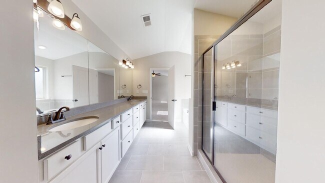 Building Photo - Large Home in The Preserve