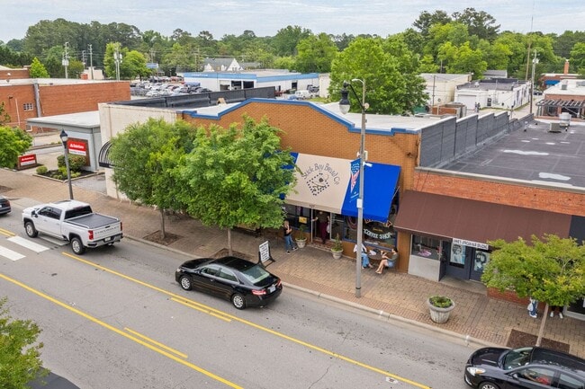 Building Photo - Stunning 3BD, 2.5BA End-Unit Fuquay-Varina Townhome with a 2-Car Garage in a Prime Location Near ...