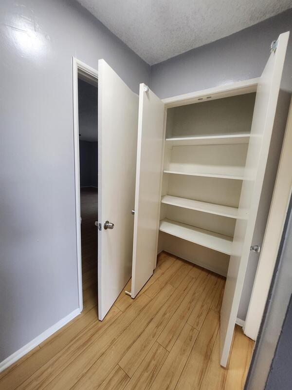 Building Photo - 425 N Hobart Blvd