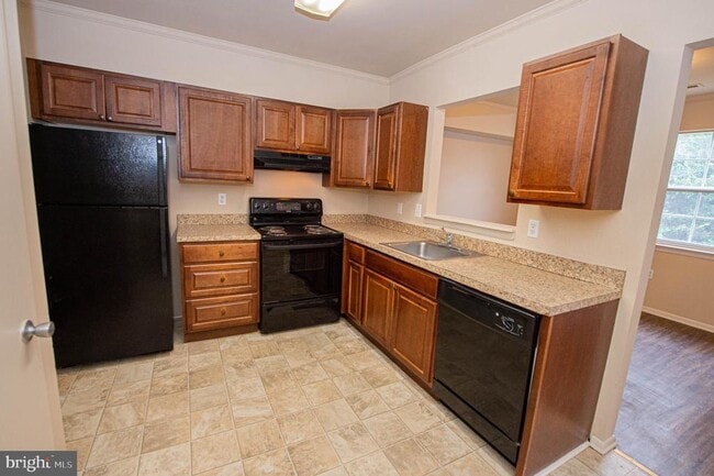 Building Photo - 804 College Ln