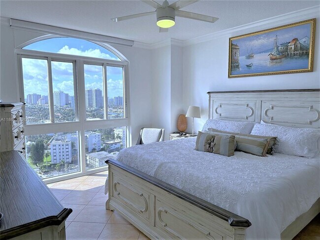 Building Photo - 2080 S Ocean Dr