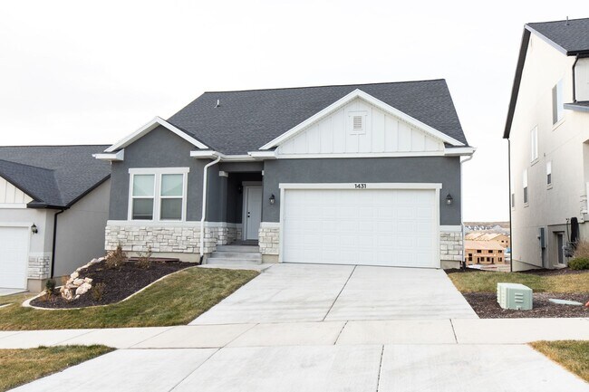 Primary Photo - 1431 W Russo Dr