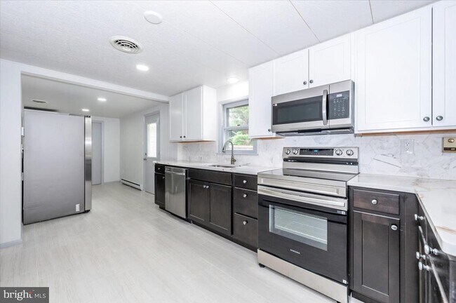 Building Photo - 6 Schaller Ln