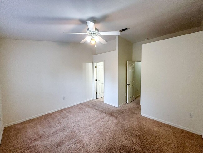 Building Photo - Victoria Station #156 - Pet Friendly!