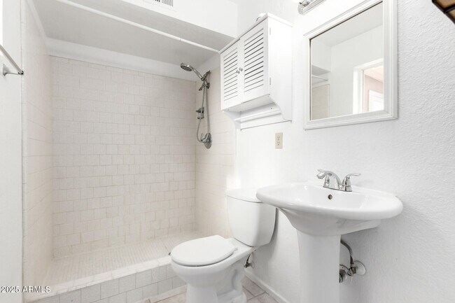 Building Photo - 1341 W Shannon St