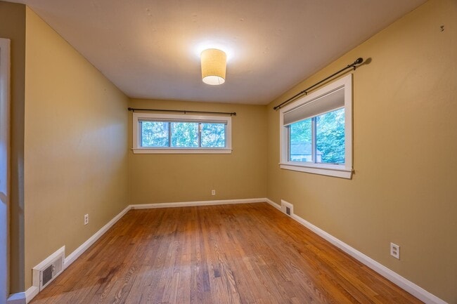 Building Photo - 3-Bedroom Ranch with Updated Kitchen